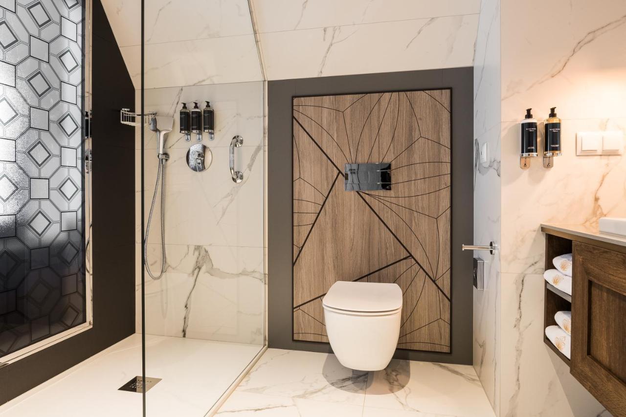 Nosalowy Park Hotel & Spa Zakopane Bagian luar foto A modern bathroom