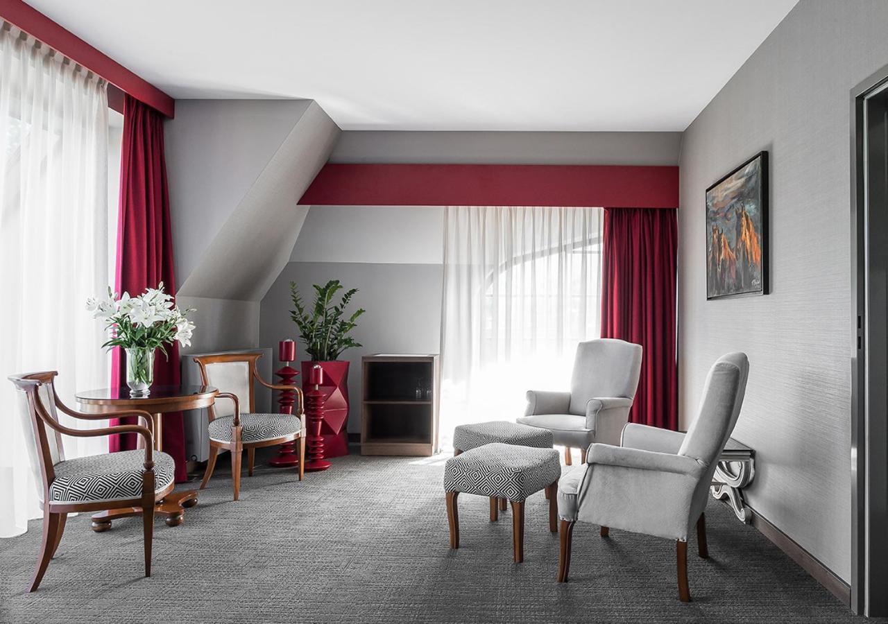 Nosalowy Park Hotel & Spa Zakopane Bagian luar foto A suite at the Hotel de l'Europe